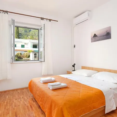 Apartment By The Sea Igrane, Makarska - 6653 *